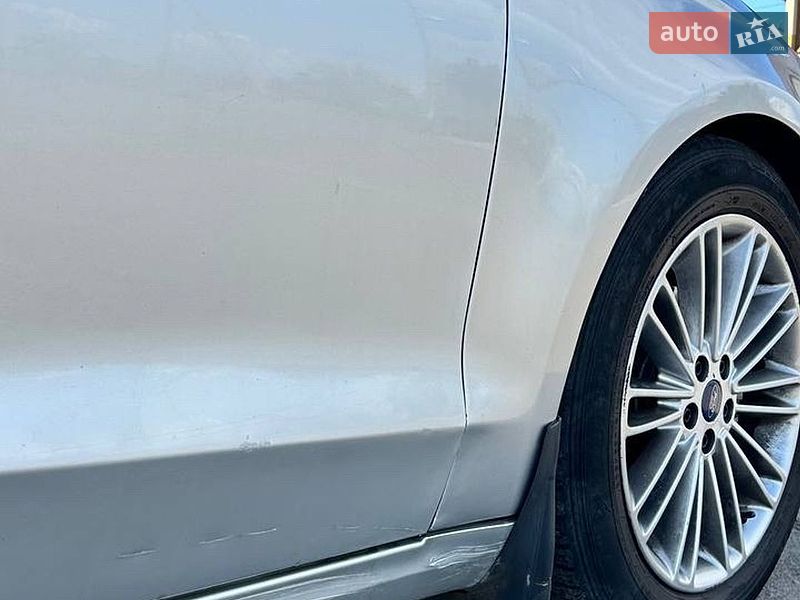 Седан Ford Fusion 2014 в Рені