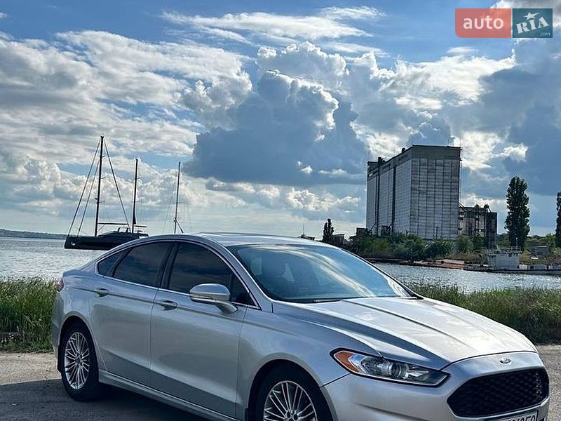 Седан Ford Fusion 2014 в Рені