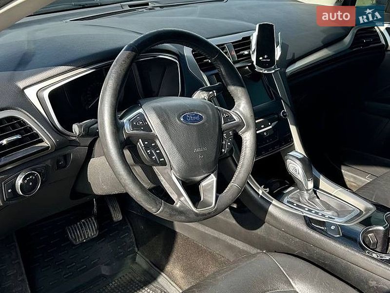 Седан Ford Fusion 2014 в Рені