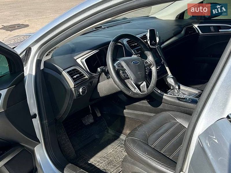 Седан Ford Fusion 2014 в Рені