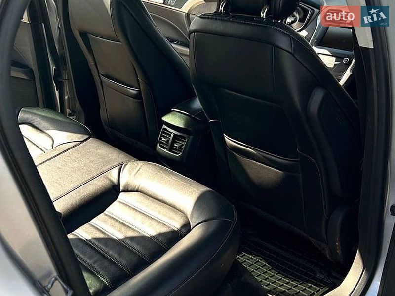 Седан Ford Fusion 2014 в Рені