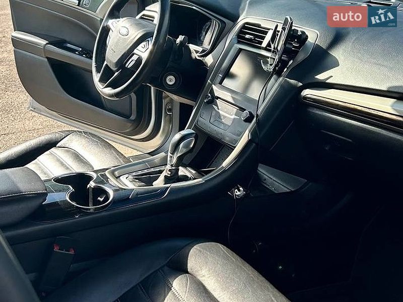 Седан Ford Fusion 2014 в Рені