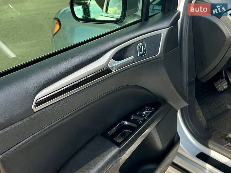 Седан Ford Fusion 2014 в Рені