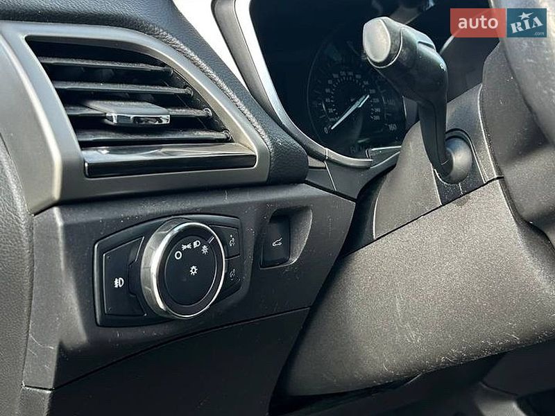 Седан Ford Fusion 2014 в Рені