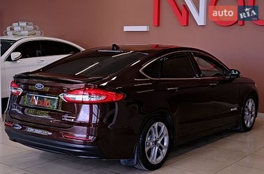 Седан Ford Fusion 2019 в Одесі