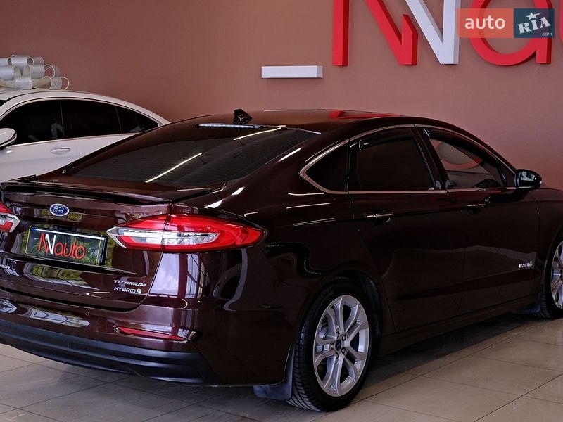 Седан Ford Fusion 2019 в Одесі