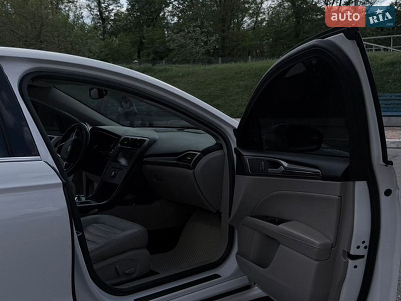 Седан Ford Fusion 2016 в Одесі