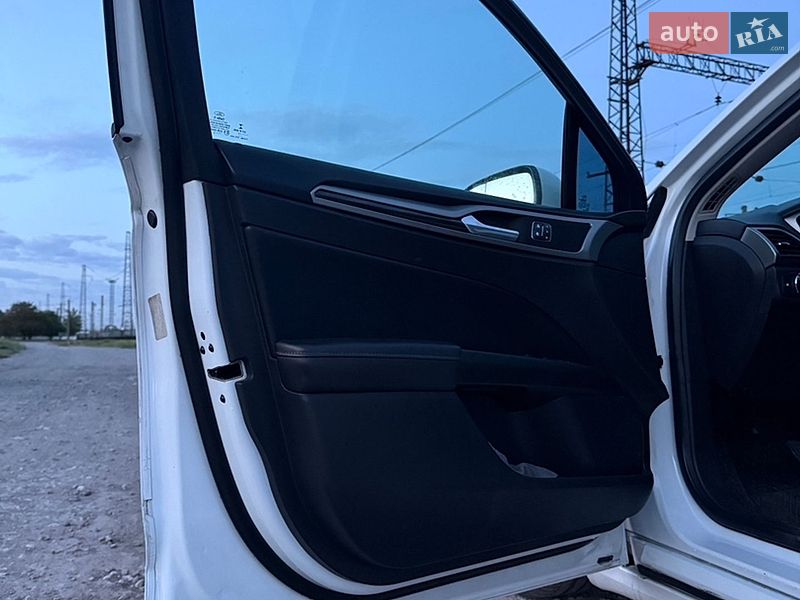 Седан Ford Fusion 2013 в Павлограді