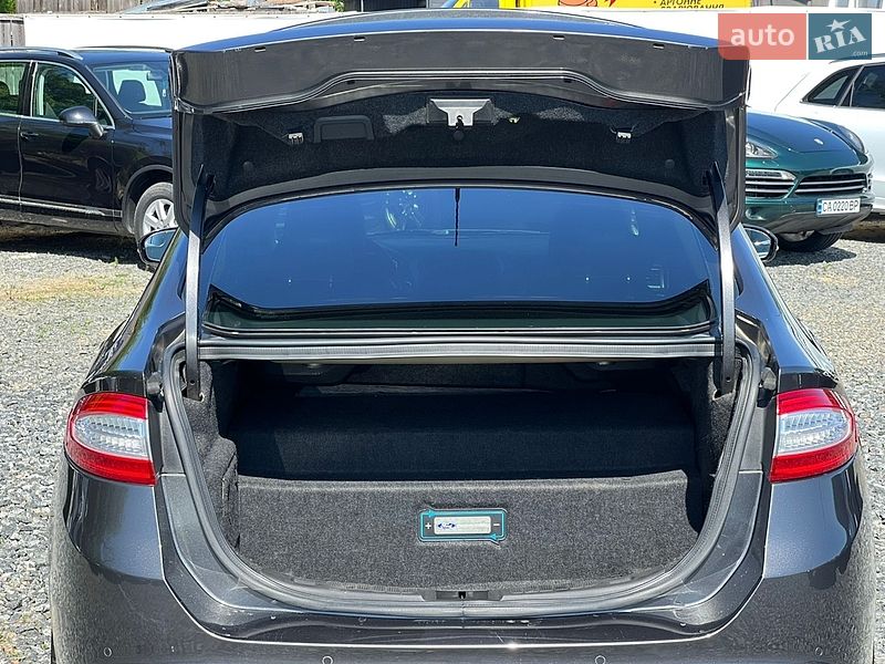 Седан Ford Fusion 2015 в Умани