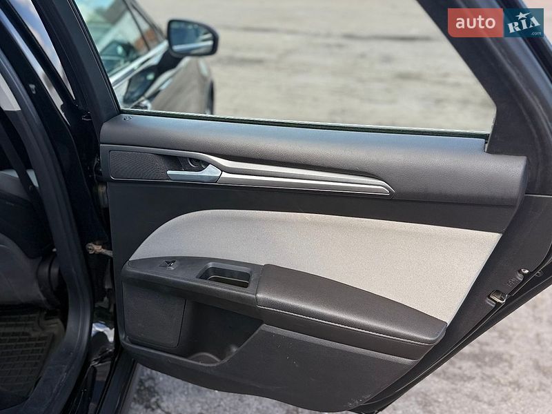 Седан Ford Fusion 2013 в Лубнах