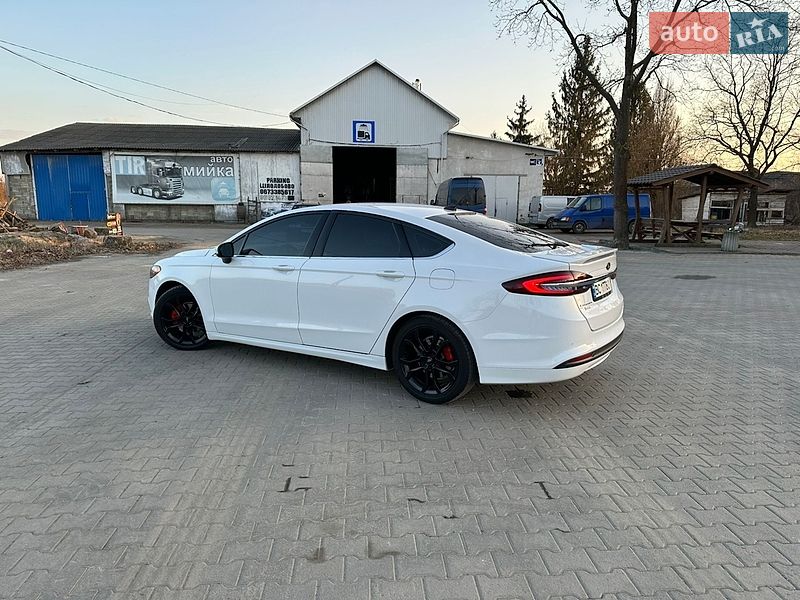 Седан Ford Fusion 2016 в Снятині