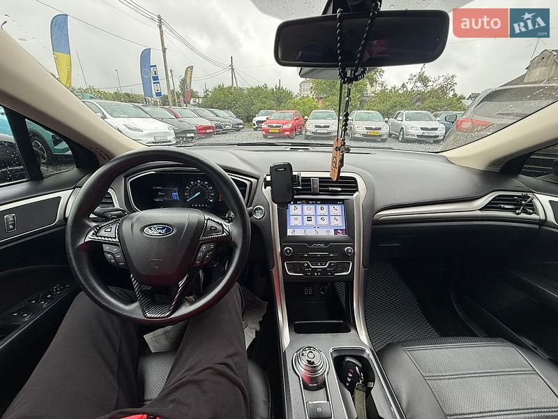 Седан Ford Fusion 2019 в Стрию