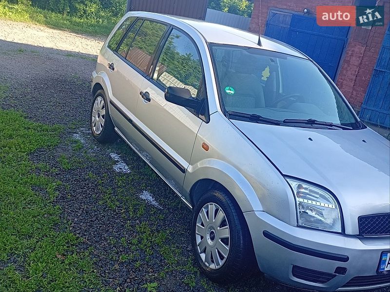 Хэтчбек Ford Fusion 2004 в Теплике