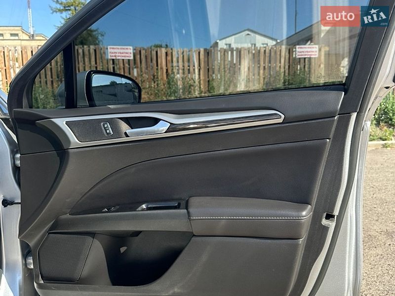 Седан Ford Fusion 2013 в Ровно