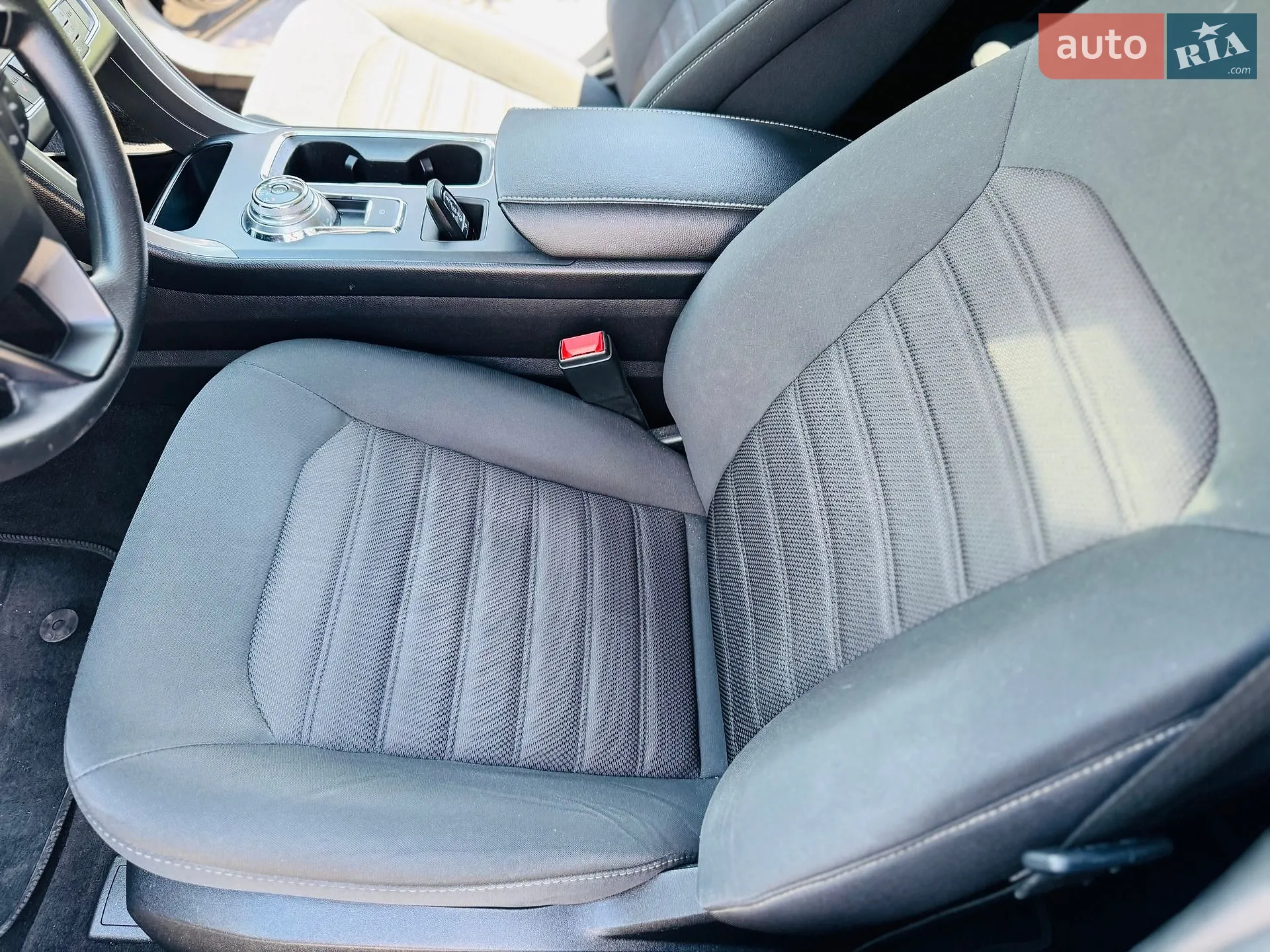 2020 Ford Fusion - мініатюра 25