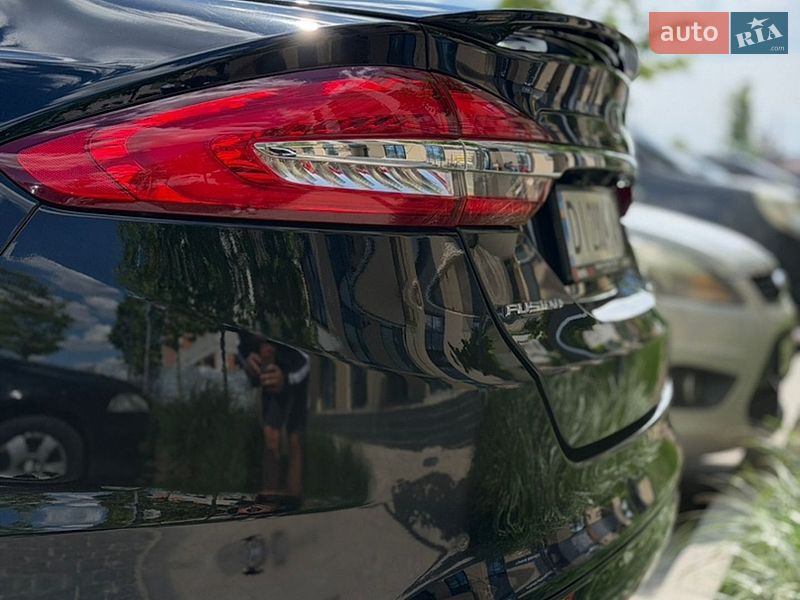 Седан Ford Fusion 2017 в Пустомитах