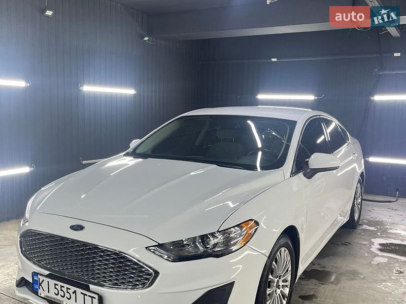 Ford Fusion, photos from the listing