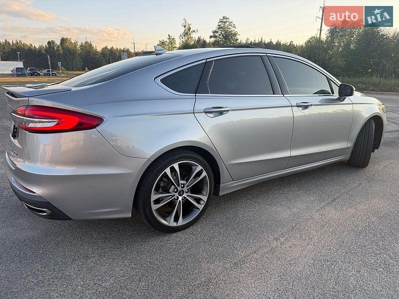 Седан Ford Fusion 2020 в Малині
