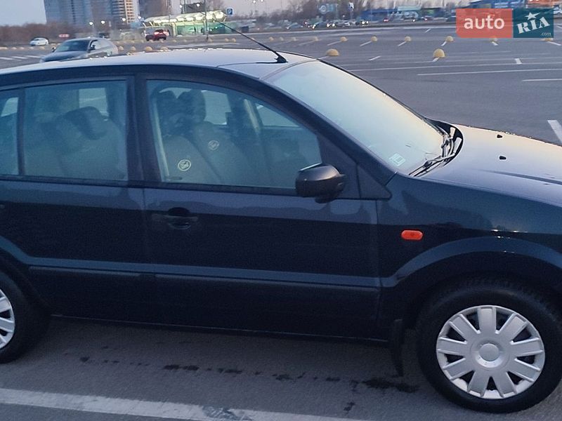 Хэтчбек Ford Fusion 2004 в Киеве