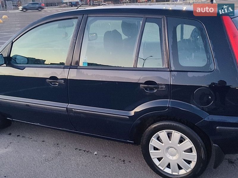 Хэтчбек Ford Fusion 2004 в Киеве