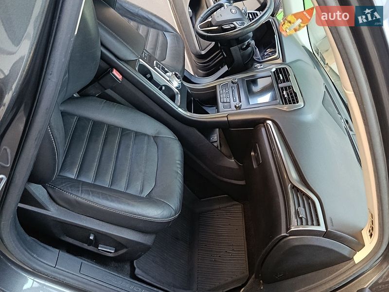 Седан Ford Fusion 2016 в Сторожинце