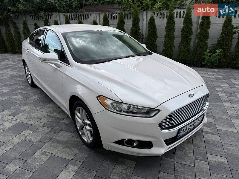 Седан Ford Fusion 2014 в Ровно