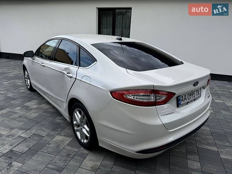 Седан Ford Fusion 2014 в Ровно