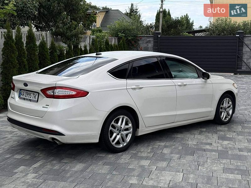 Седан Ford Fusion 2014 в Ровно