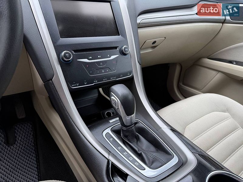 Седан Ford Fusion 2014 в Ровно