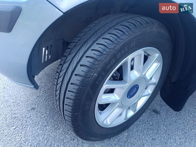 Хетчбек Ford Fusion 2008 в Дніпрі