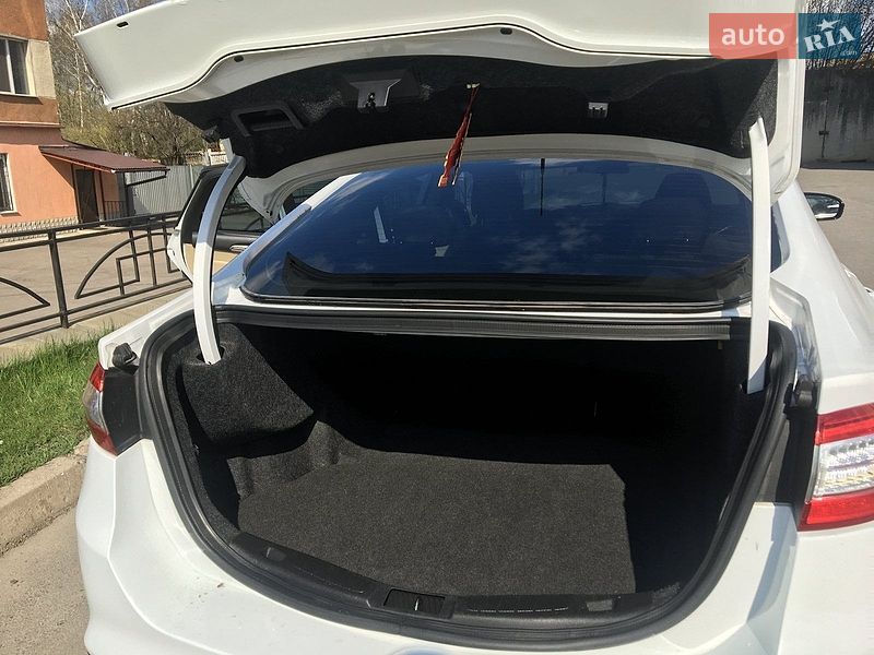 Седан Ford Fusion 2013 в Одесі