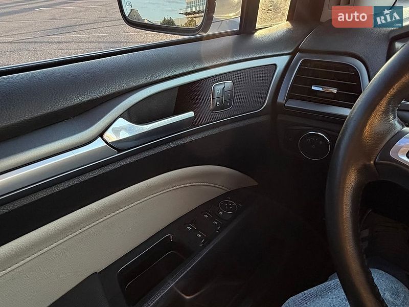 Седан Ford Fusion 2015 в Києві