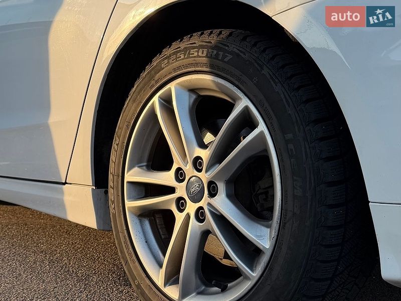 Седан Ford Fusion 2015 в Києві