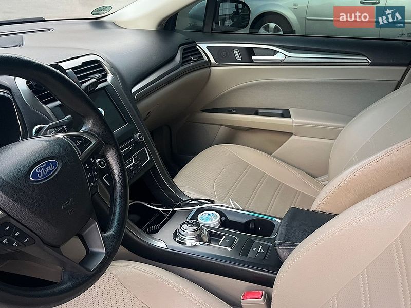 Седан Ford Fusion 2017 в Смілі
