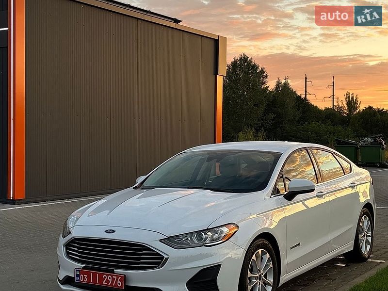 Седан Ford Fusion 2019 в Виннице