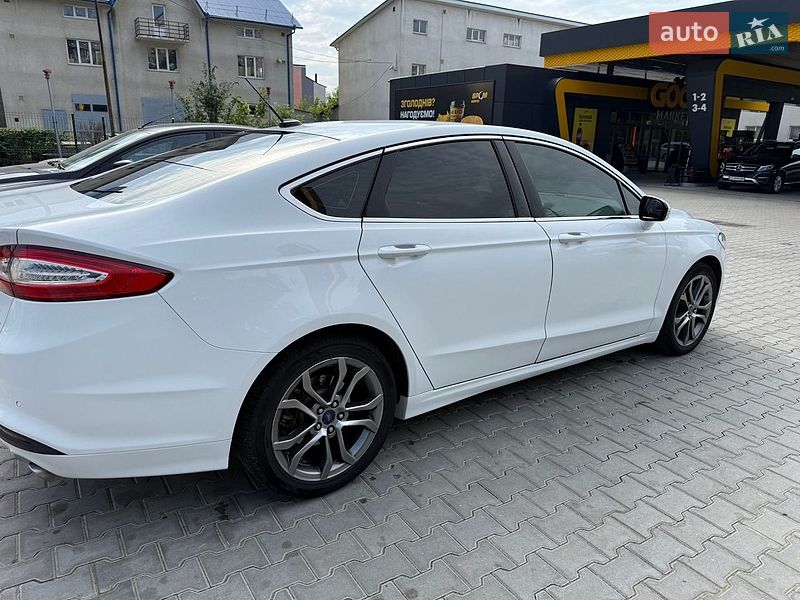 Седан Ford Fusion 2015 в Черновцах