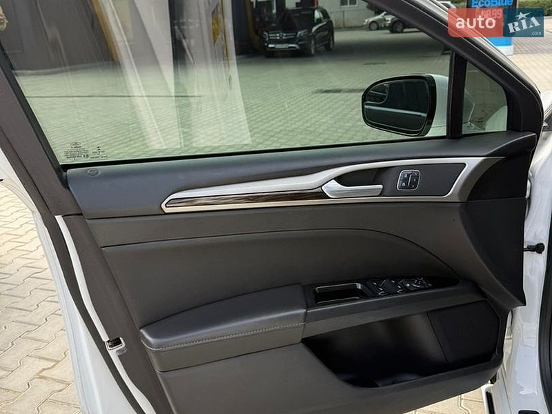 Седан Ford Fusion 2015 в Черновцах