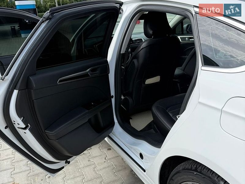 Седан Ford Fusion 2015 в Черновцах