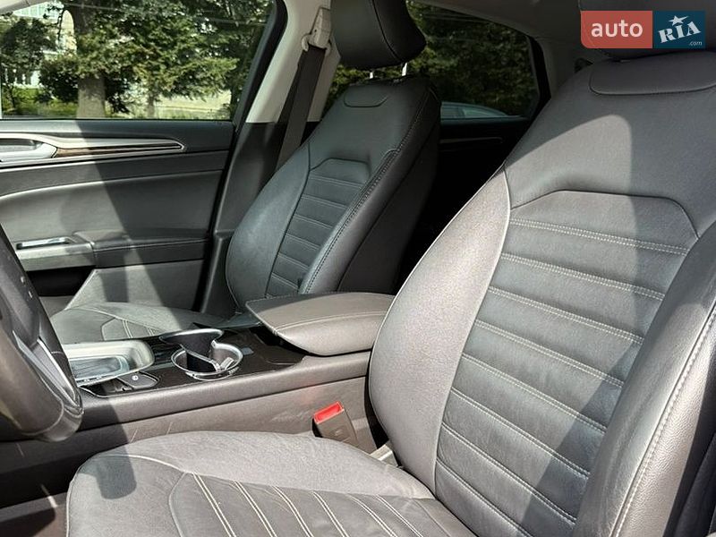 Седан Ford Fusion 2015 в Черновцах