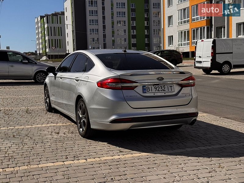 Седан Ford Fusion 2018 в Пирятине