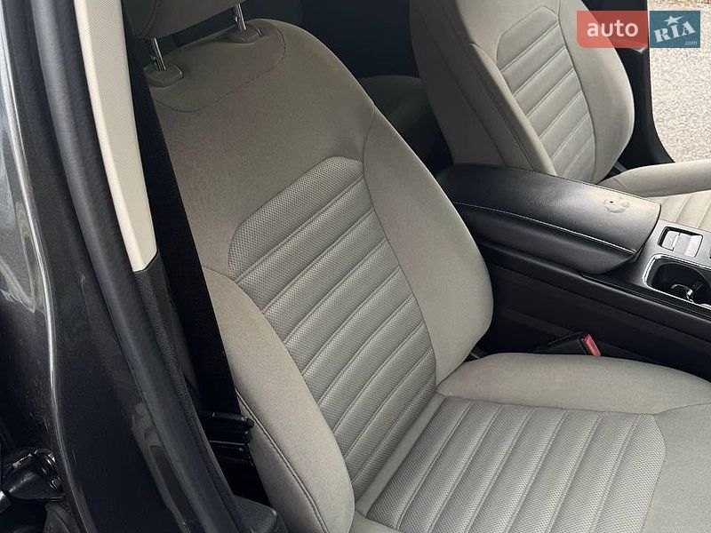 Седан Ford Fusion 2016 в Дніпрі