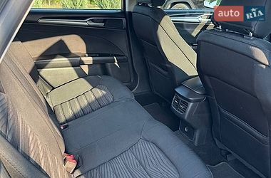 Седан Ford Fusion 2015 в Южному