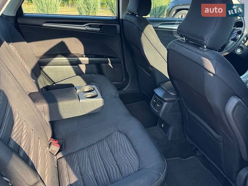 Седан Ford Fusion 2015 в Южном