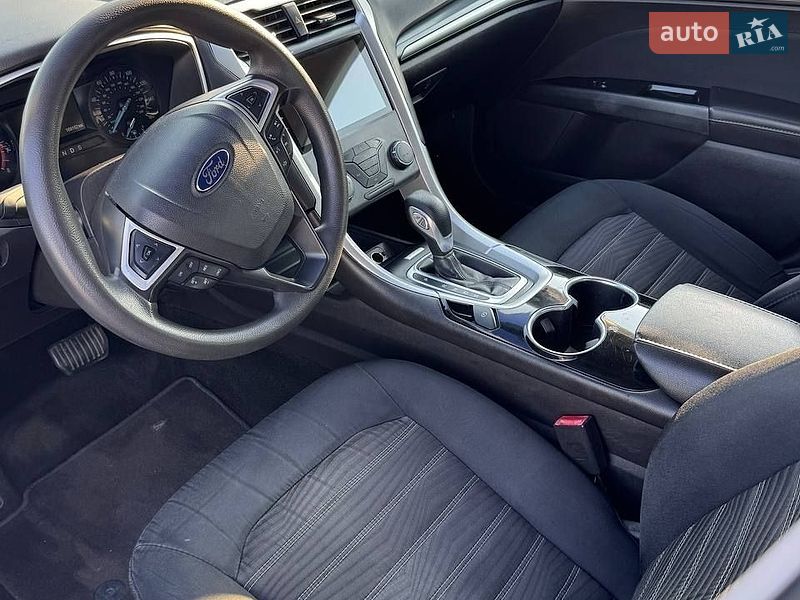 Седан Ford Fusion 2015 в Южном