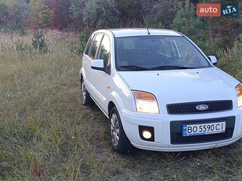 Хетчбек Ford Fusion 2012 в Городку