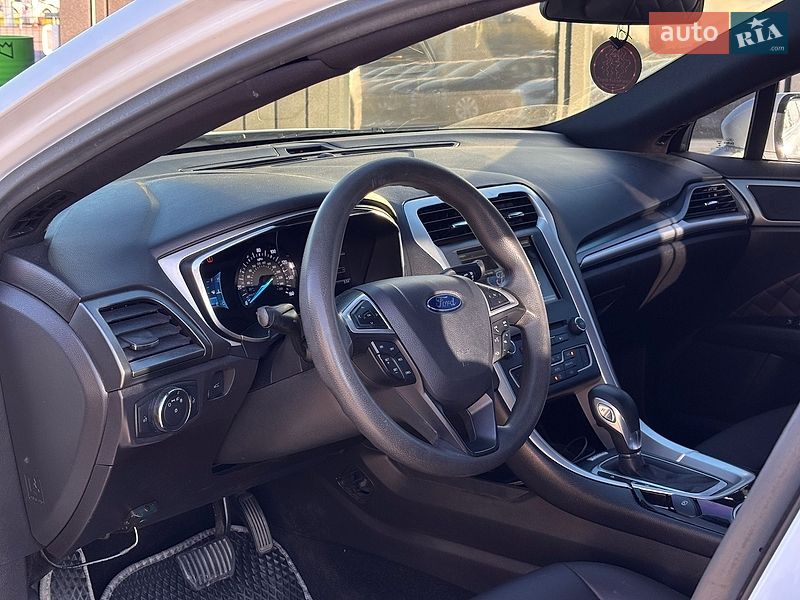 Седан Ford Fusion 2015 в Львове