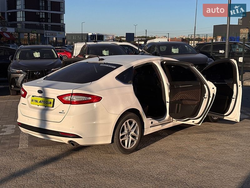 Седан Ford Fusion 2015 в Львове