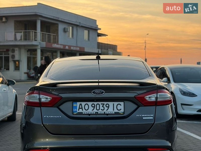 Седан Ford Fusion 2014 в Ужгороде