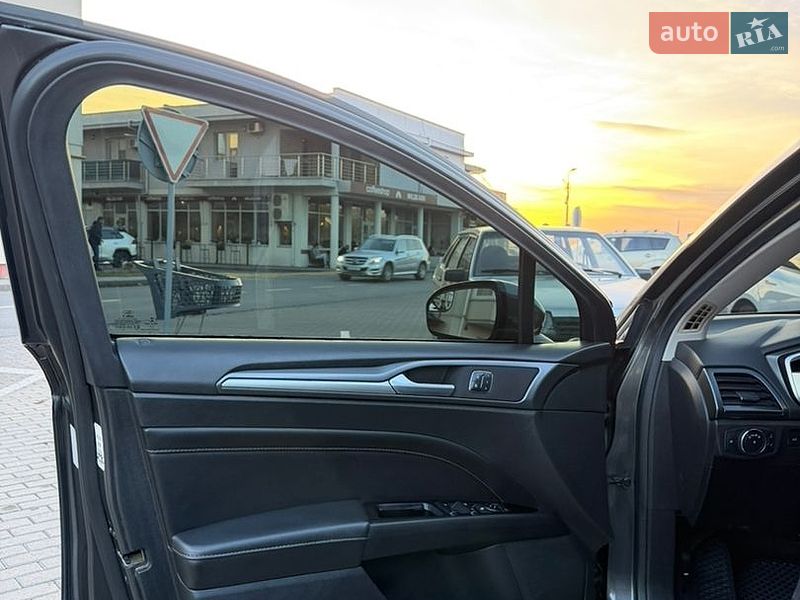 Седан Ford Fusion 2014 в Ужгороде