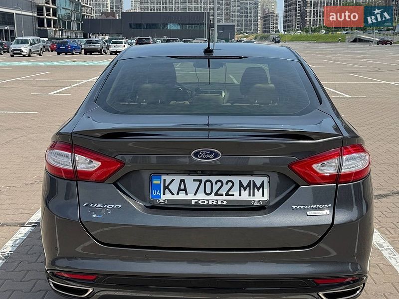 Седан Ford Fusion 2015 в Коростене